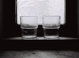 Smutsiga Glas: A photographic expression of postnatal depression