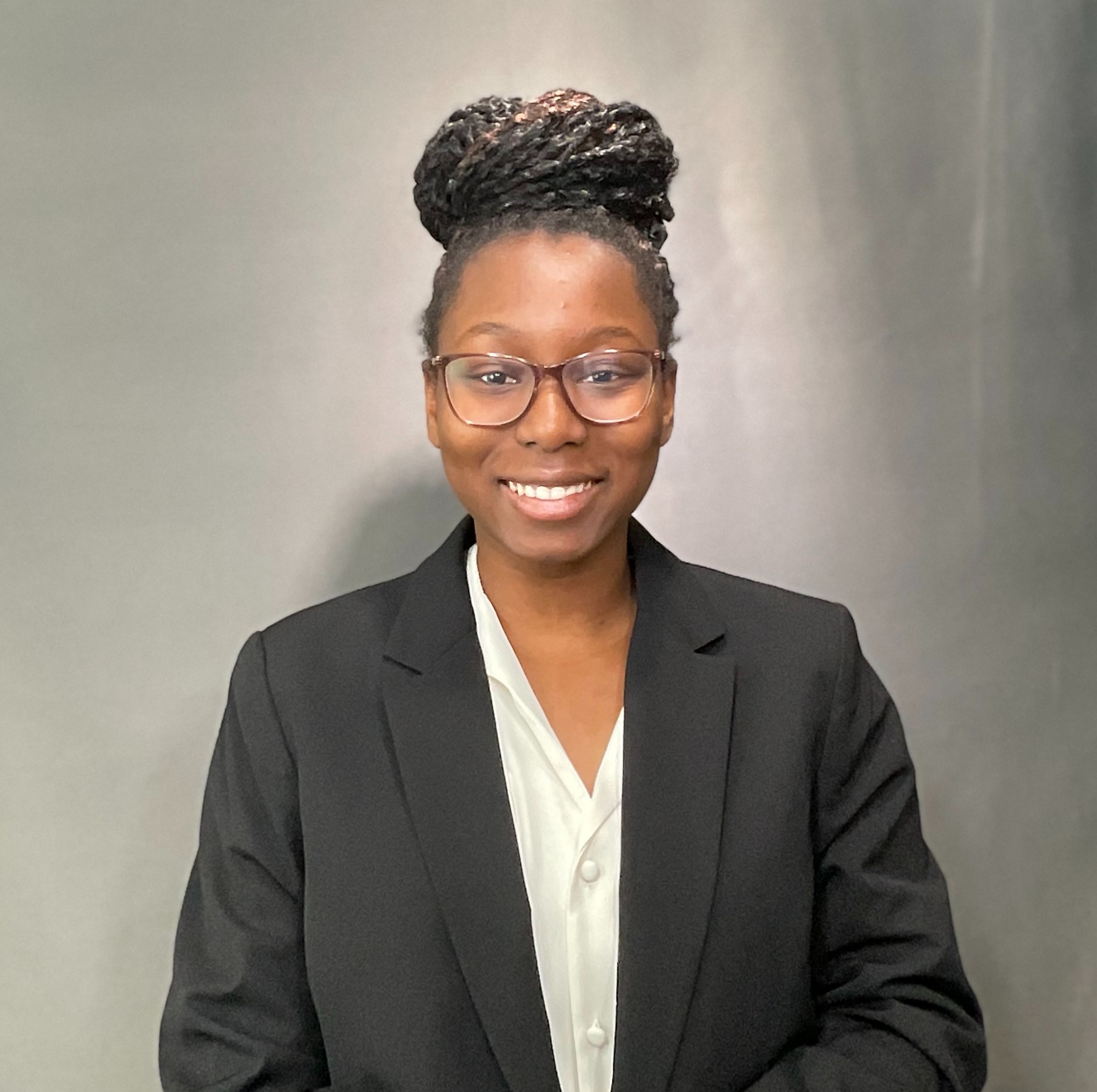 Go to the profile of Eliana Amoh